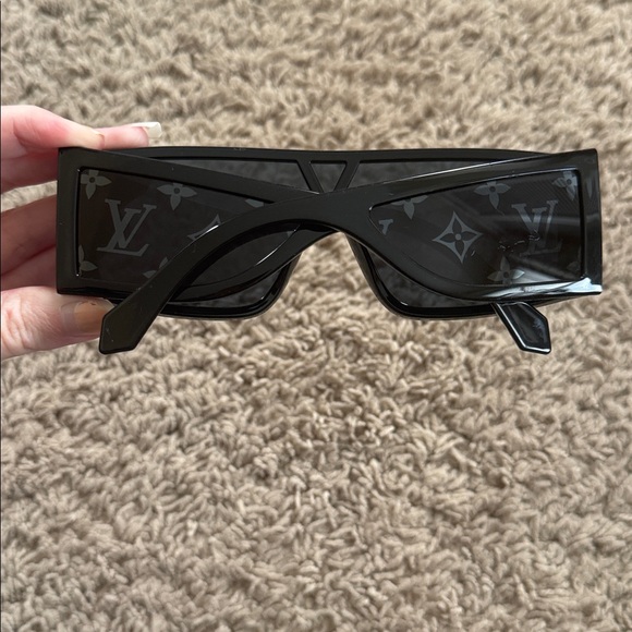 ✨Authentic Louis Vuitton Monogram Sideway Sunglasses - Picture 11 of 11
